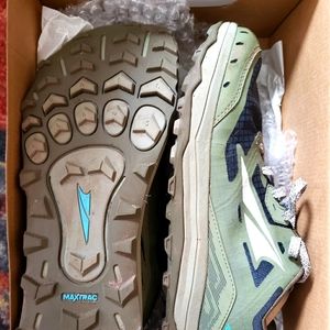 Altra lone peak 6 new in box